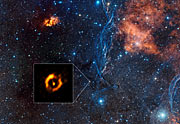 El polvoriento anillo que rodea a la estrella doble evolucionada IRAS 08544-4431